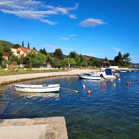 Villa Punta Blava: Beachfront Family Retreat with Sea Views Obrovac Exterior photo