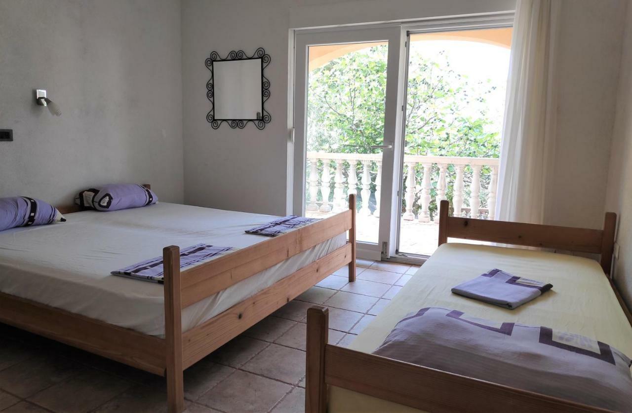Villa Punta Blava: Beachfront Family Retreat with Sea Views Obrovac Exterior photo