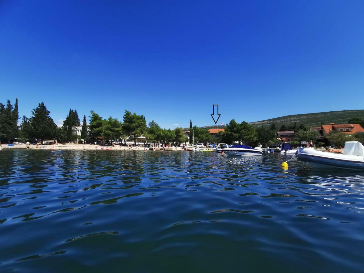 Villa Punta Blava: Beachfront Family Retreat with Sea Views Obrovac Exterior photo